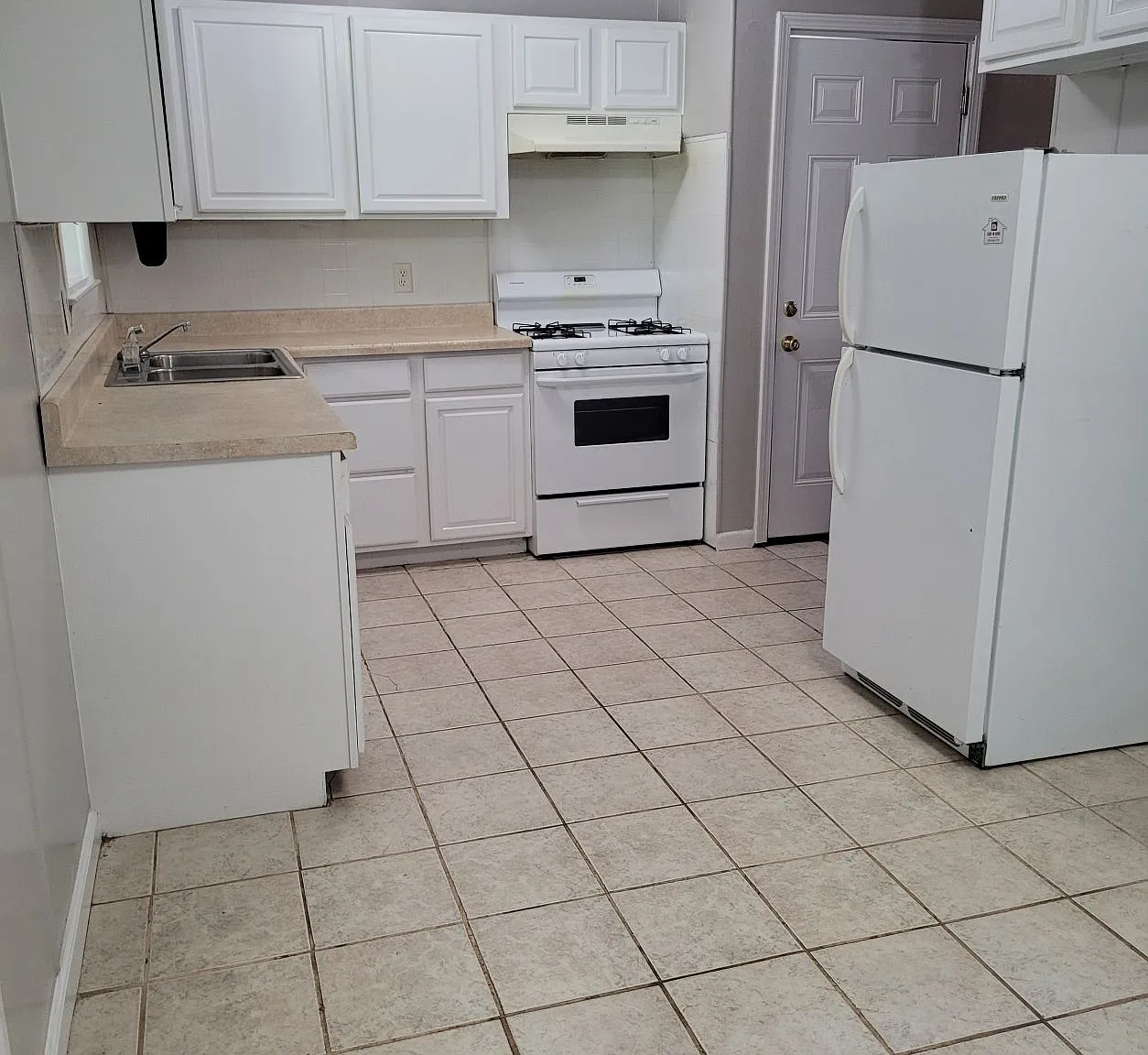 3 bed, 1300 sqft, $1,595 — Photo 2