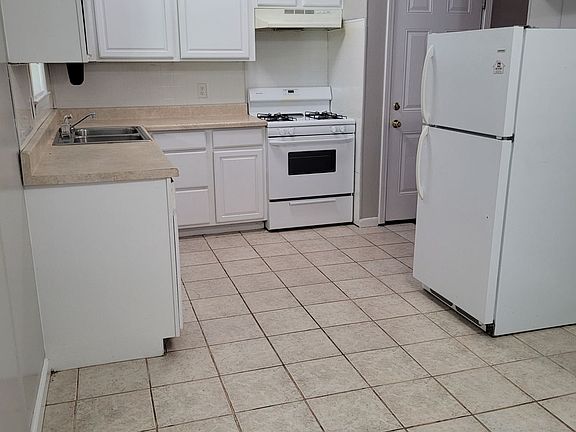 2nd image of 208 Palmyra Dr