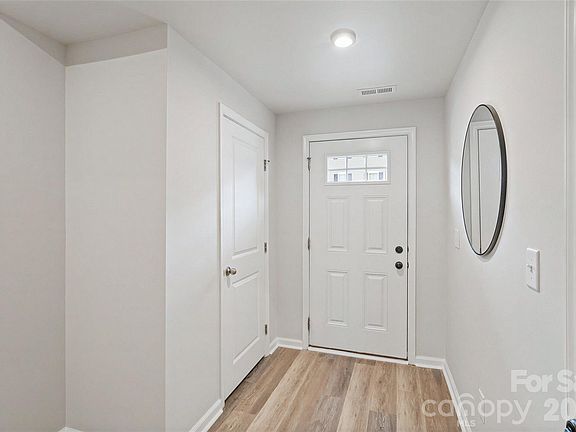 2nd image of 907 Taybyn Rd