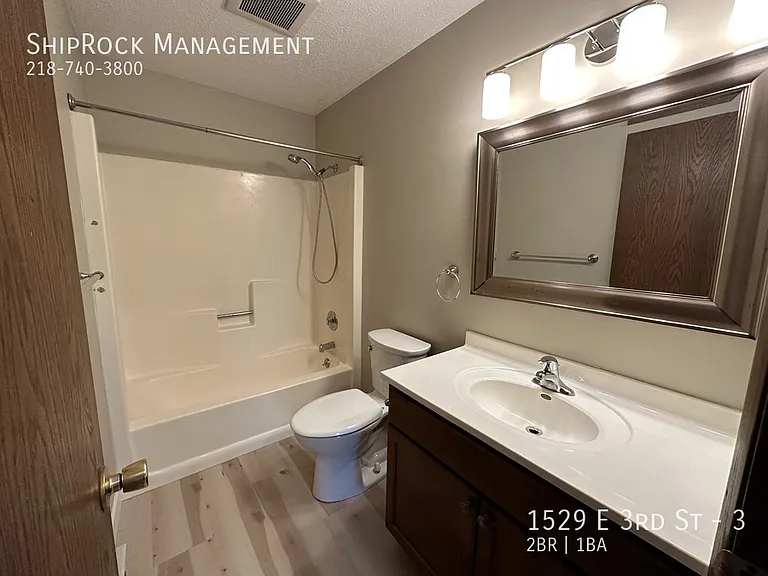 1529 E 3rd St #3 — Photo 16