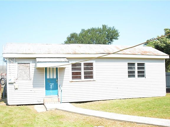 3rd image of 704 Avenue F