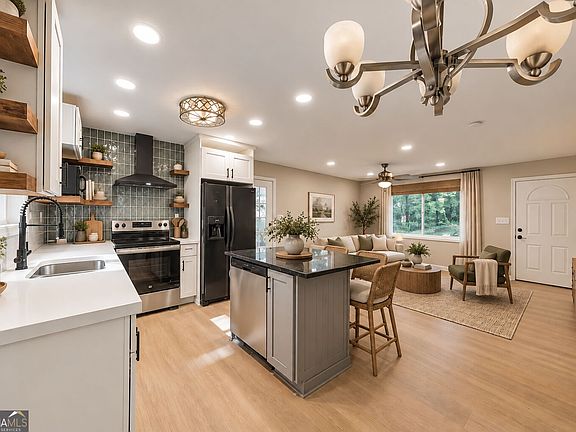 2nd image of 2461 Sherwood Pl SW