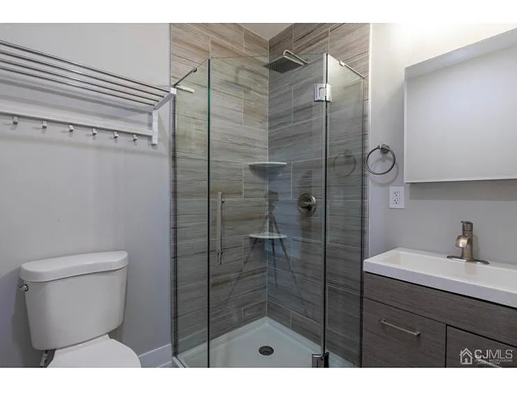 75 Plum St #2 — Photo 11