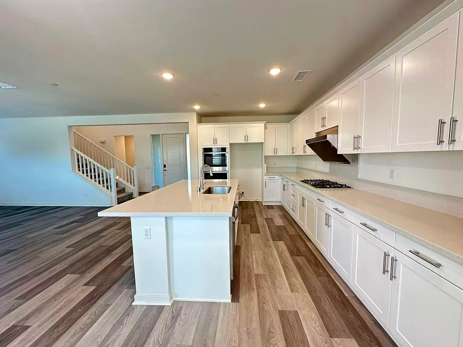 5 bed, 4.5 bath, 3085 sqft, $4,350 — Photo 4