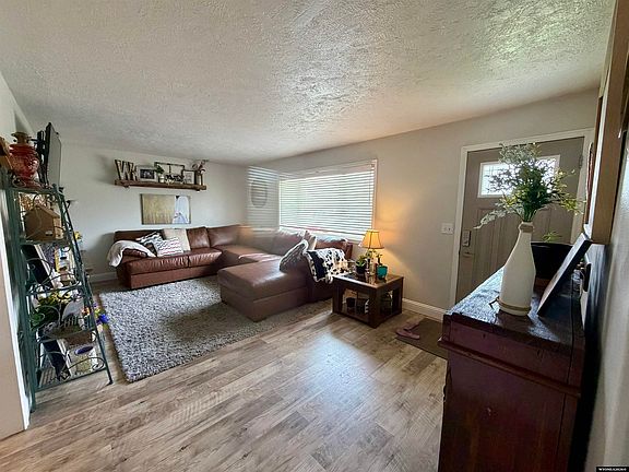 3rd image of 1805 Wyoming Dr