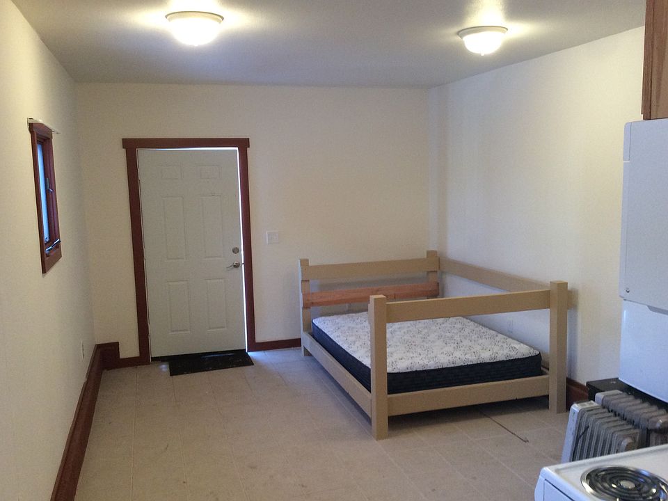 2nd image of 902 E 2nd Ave #2