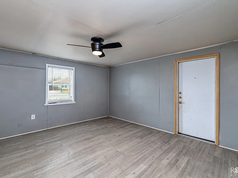 226 W Avenue M — Photo 11