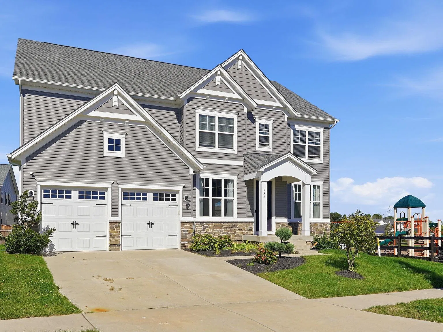 4 bed, 3.0 bath, 3665 sqft, $4,300 — Photo 2