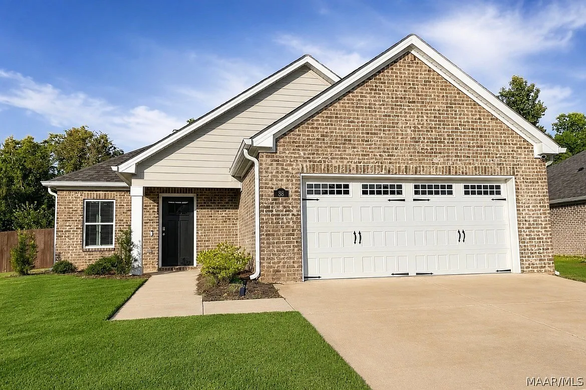 3 bed, 2.0 bath, 1461 sqft, $2,050 — Photo 1