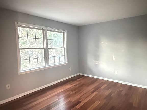 4th image of 28 Woodbury Ave Unit 4