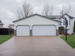 4305 46th Ave S, Fargo, ND 58104