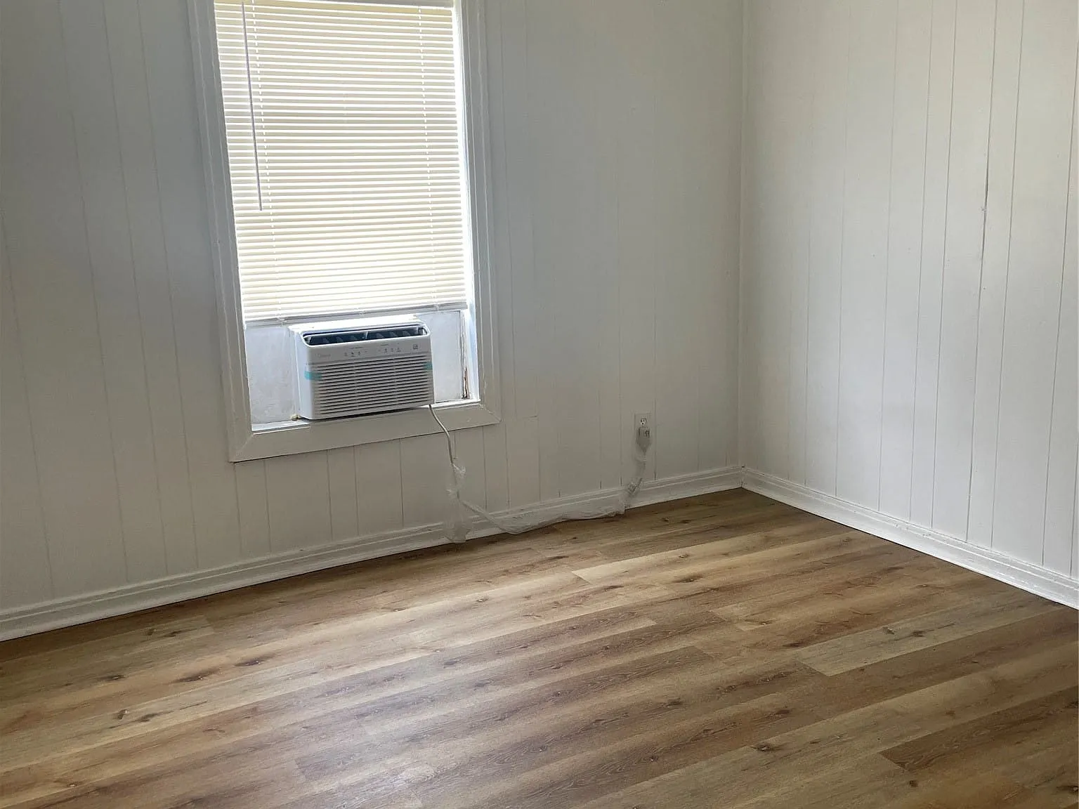 2 bed, 1.0 bath, 932 sqft, $1,400 — Photo 4