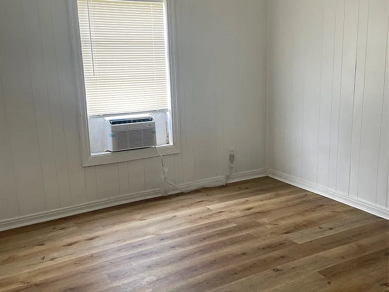 132 Cunningham Blvd — Photo 4