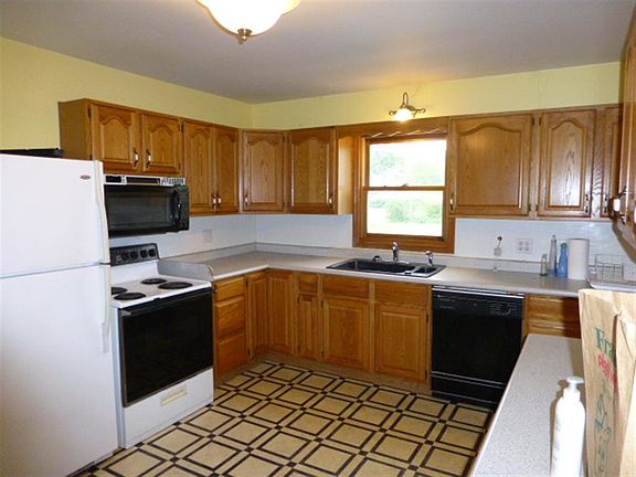 Large kitchen with newer cab
