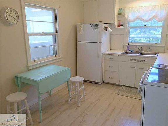 5th image of 1127 E Lilac Ave