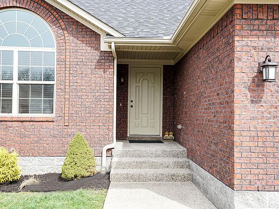 3rd image of 146 Maddie Ln