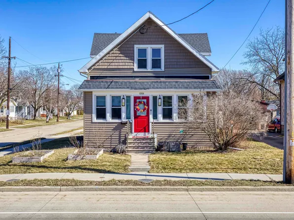 1904 Oregon St, Oshkosh, WI 54902