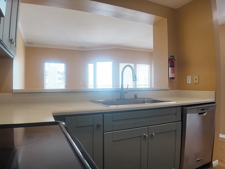 655 Columbia St #313 — Photo 3