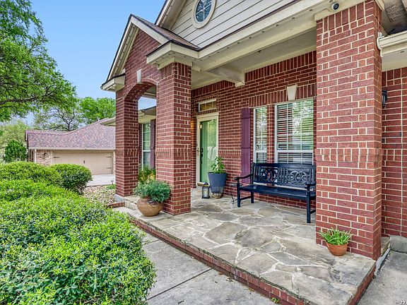 4th image of 944 Blue Forest Drive