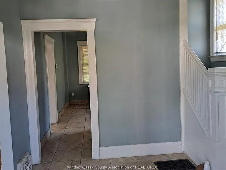 363 McKay Ave — Photo 5