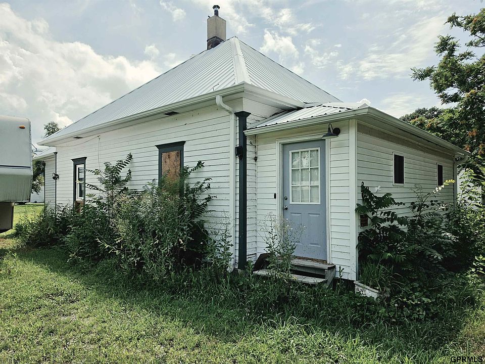 1st image of 303 3rd St