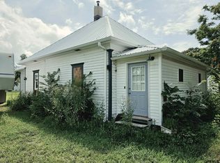 303 3rd St, Edgar, NE 68935