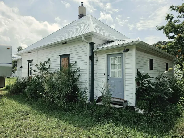 303 3rd St, Edgar, NE 68935