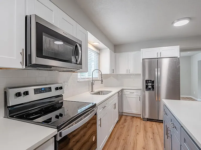 19305 NE 13th St — Photo 9