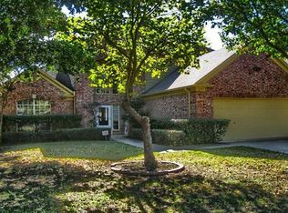 1841 Glen Wood Dr, Grapevine, TX 76051