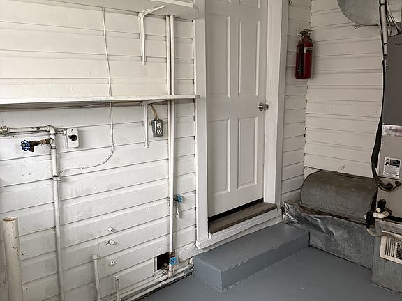 2nd image of 2859 Winchester Ave