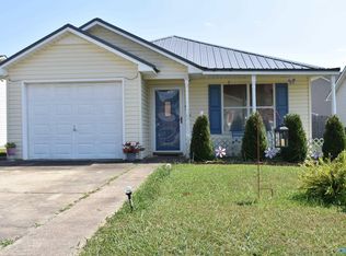 303 Autumnwood Dr, Rainbow City, AL 35906