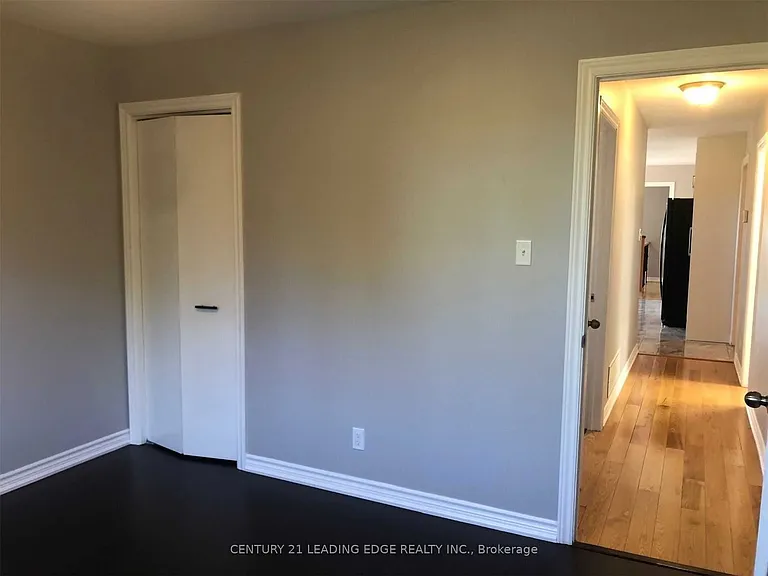 438 Colborne St — Photo 14