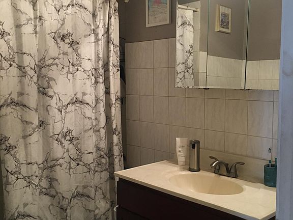 2nd image of 2364 N Lincoln Ave #2