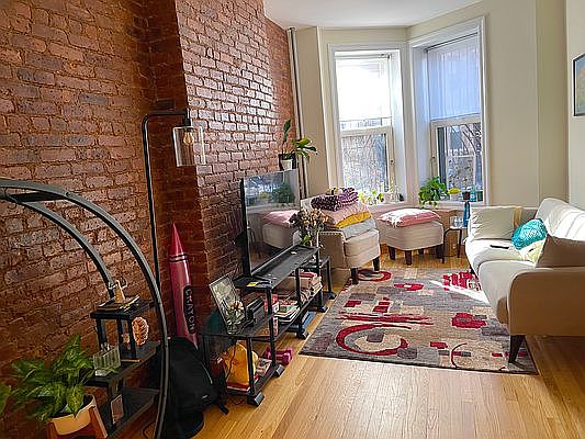 3rd image of 479 12th St APT 1R