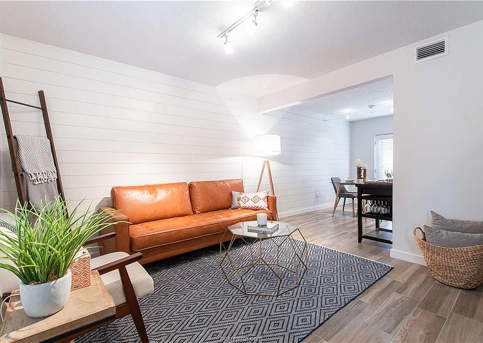 1st image of 502 1st St #2