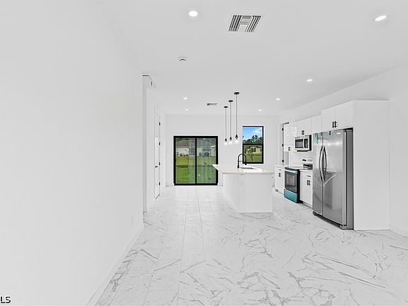 4th image of 2807 6th St SW
