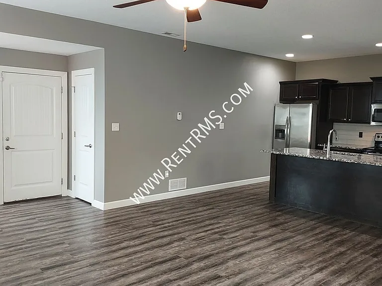 4405 SE Gemstone Ln — Photo 3