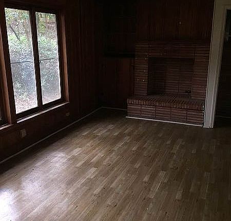 4th image of 132 Caspari St