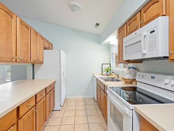 5th image of 201 Howell St APT 600A
