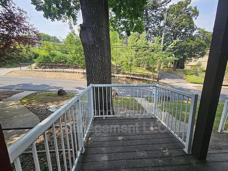 1020 NE B St #7 — Photo 8