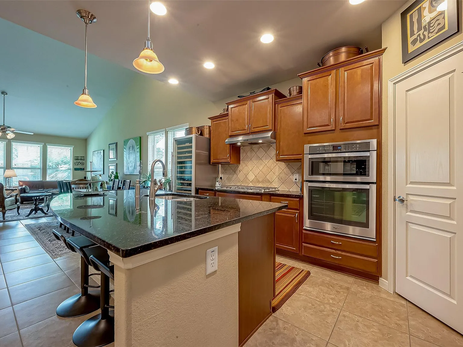 4 bed, 3.5 bath, 2602 sqft, $2,900 — Photo 4