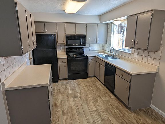 3rd image of 1408 Pennsylvania St NE #1