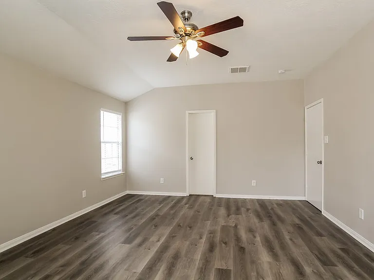 31518 Kingston Village Dr — Photo 12