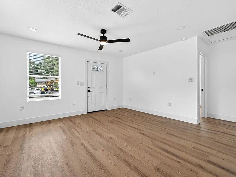 5907 8th Ave S — Photo 1