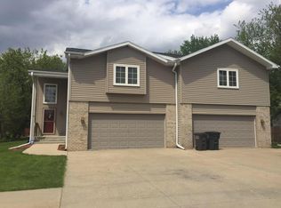 542 E Lisbon Rd, Oconomowoc, WI 53066