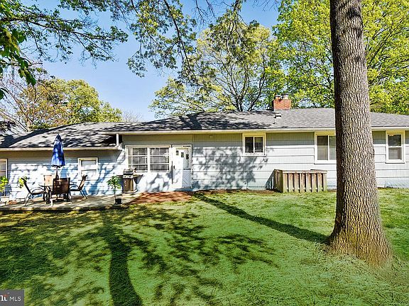 2nd image of 580 Center Dr