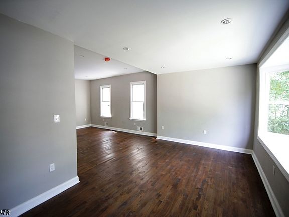 2nd image of 238 Mount Vernon Ave