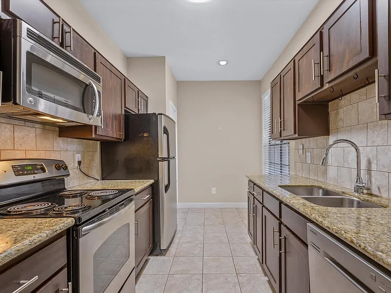 2255 Braeswood Park Dr #146 — Photo 7