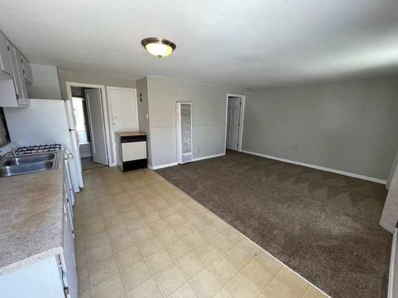 4th image of 1430 Main St APT 10