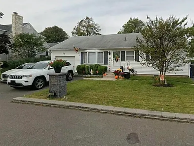 3238 Meadow St — Photo 1